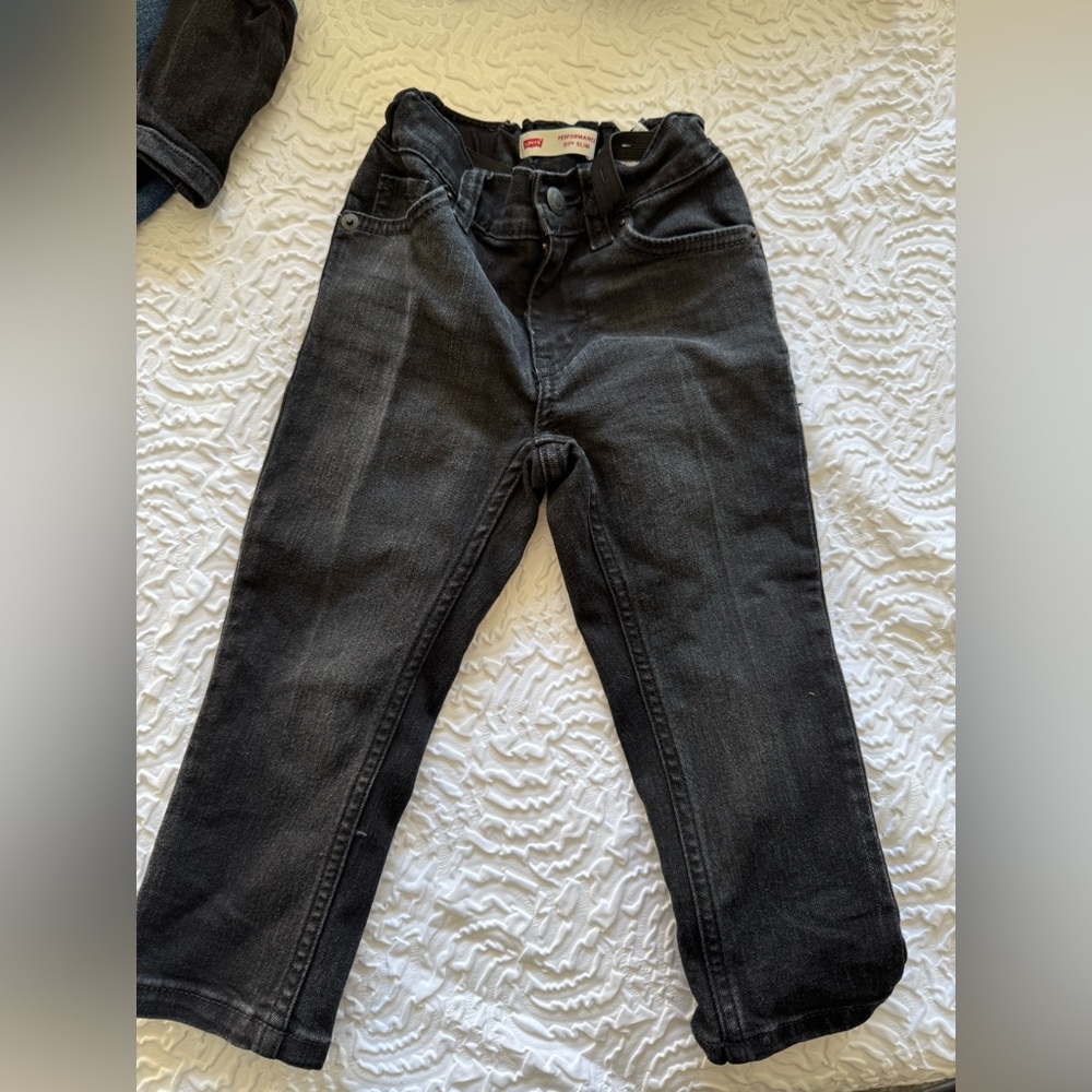 Levi’s 211 Slim 2T